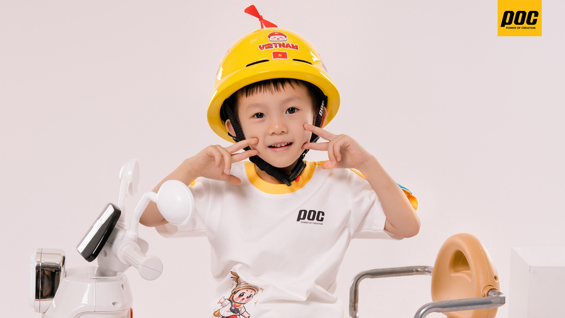 Hướng dẫn trẻ em đội mũ bảo hiểm đúng cách